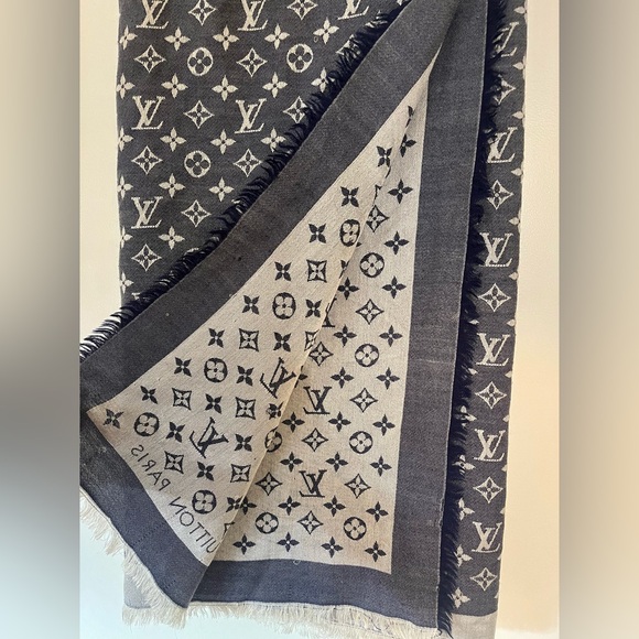 AUTHENTIC MONOGRAM LOUIS VUITTON SHAWL - Picture 3 of 6